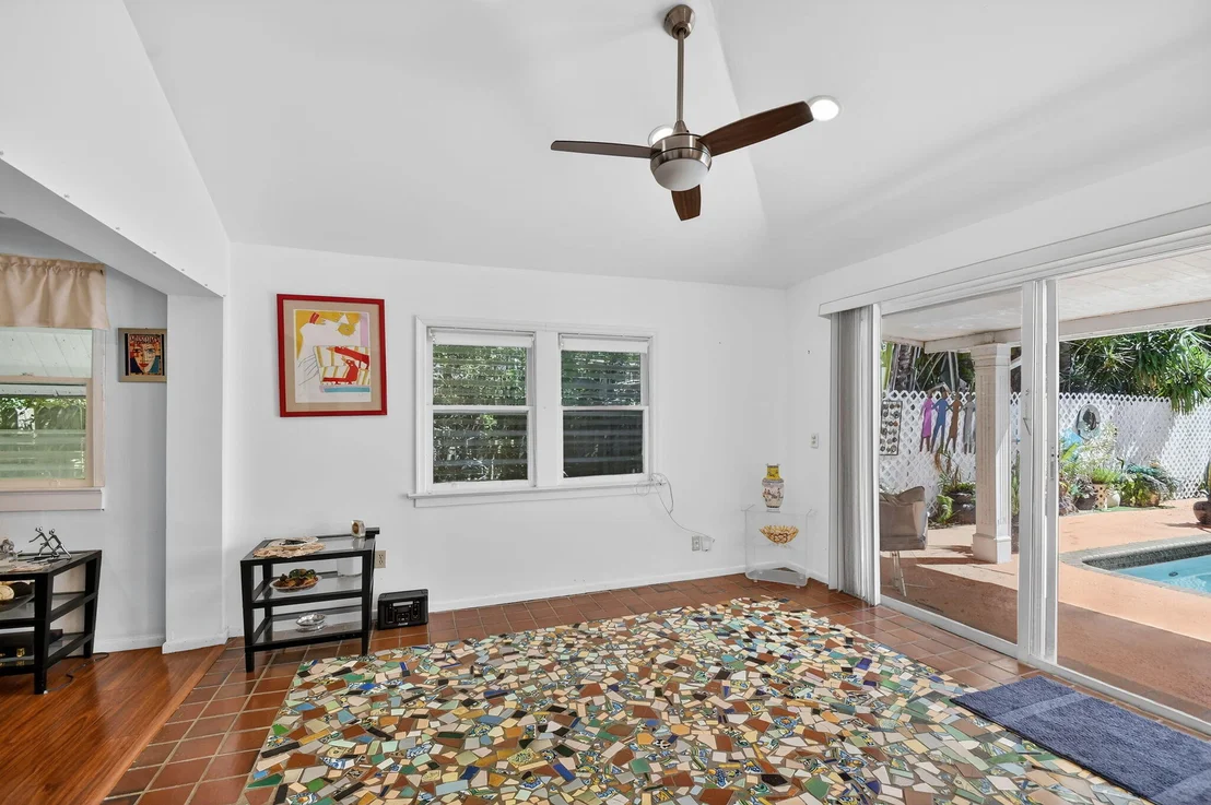 Photo of 328 Monroe Drive