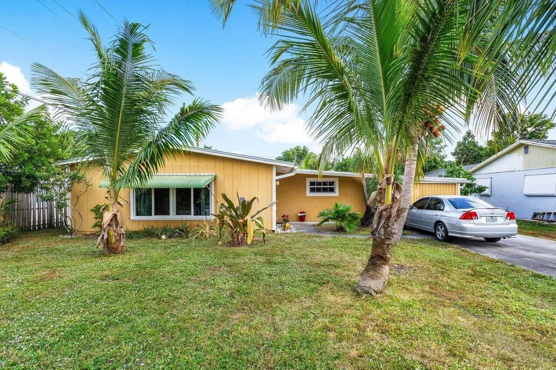 Photo of 403 W Whitney Drive