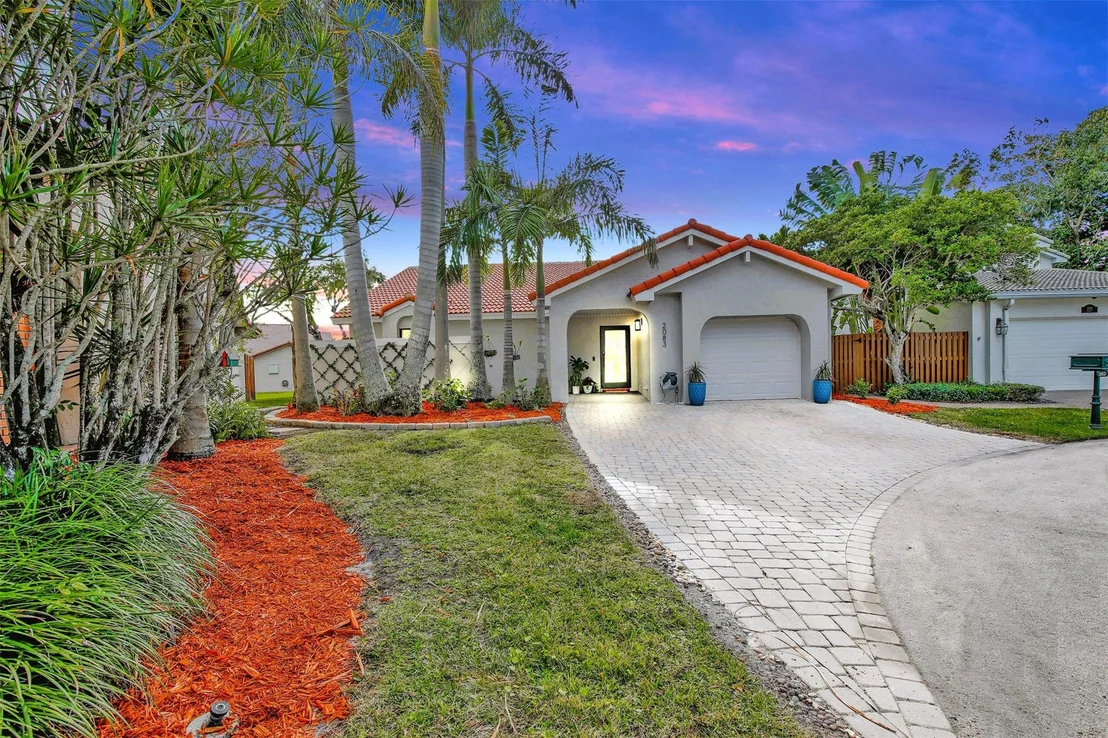 Photo of 2083 Augusta