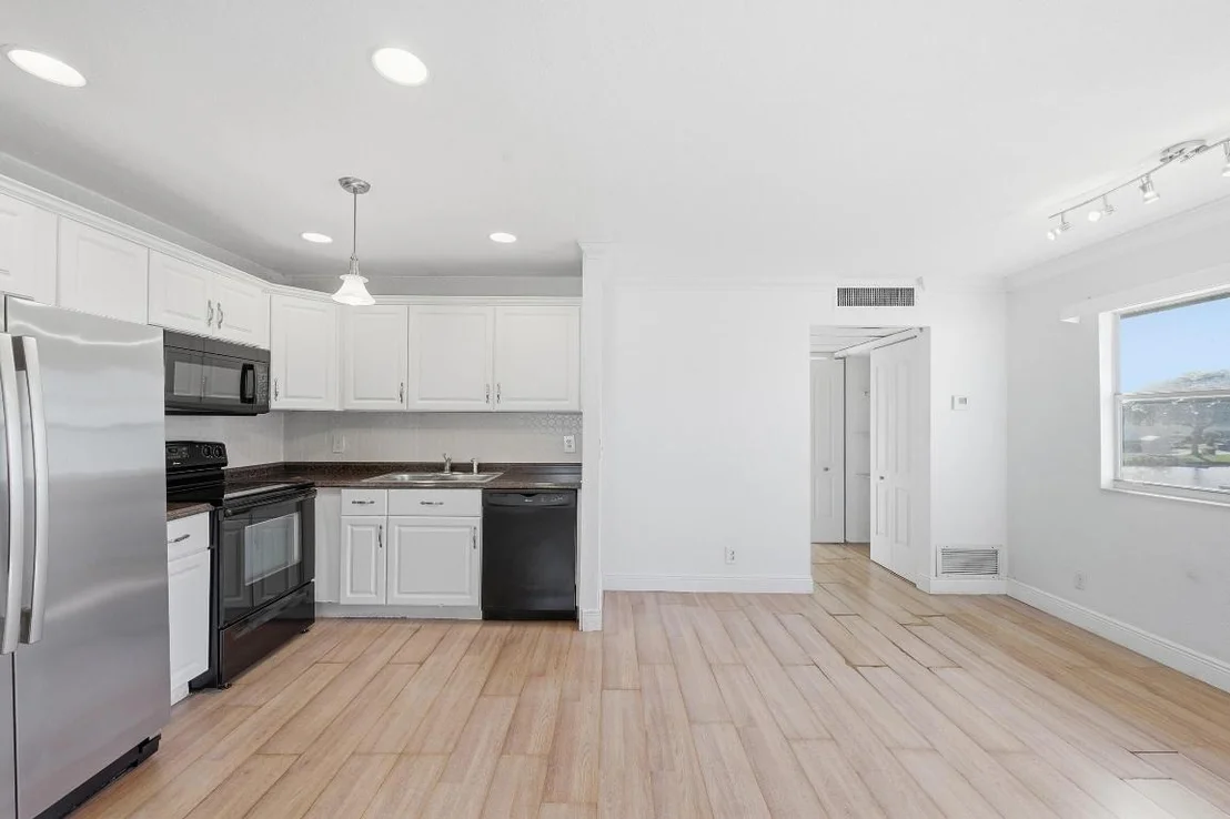 Photo of 710 Monaco O