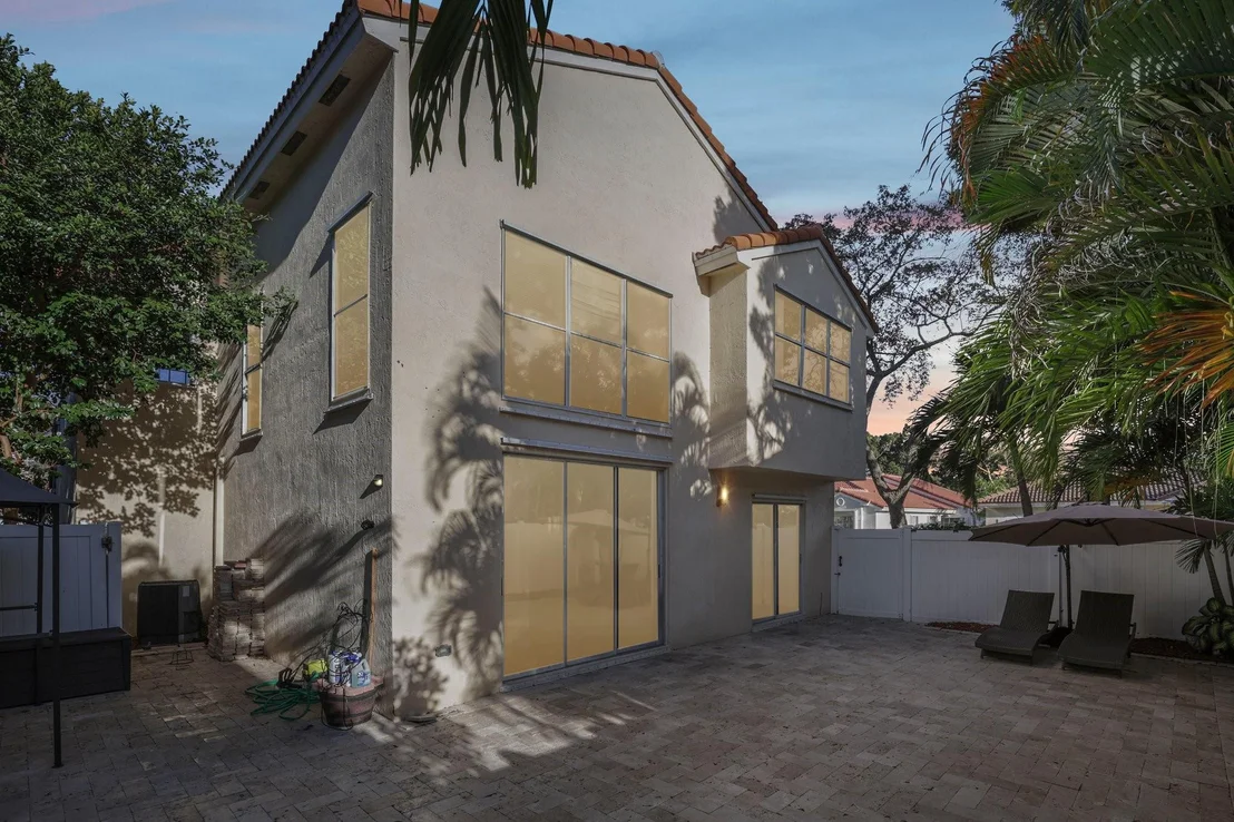 Photo of 972 Azure Lane
