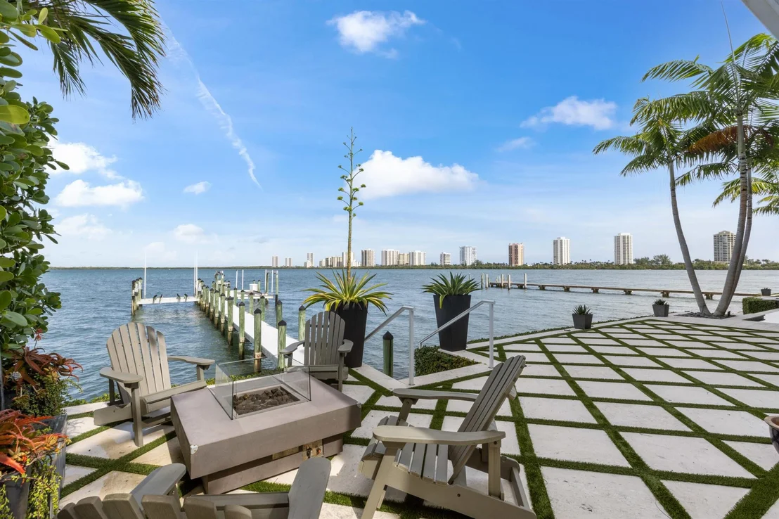 Photo of 1030 Pine Point Road