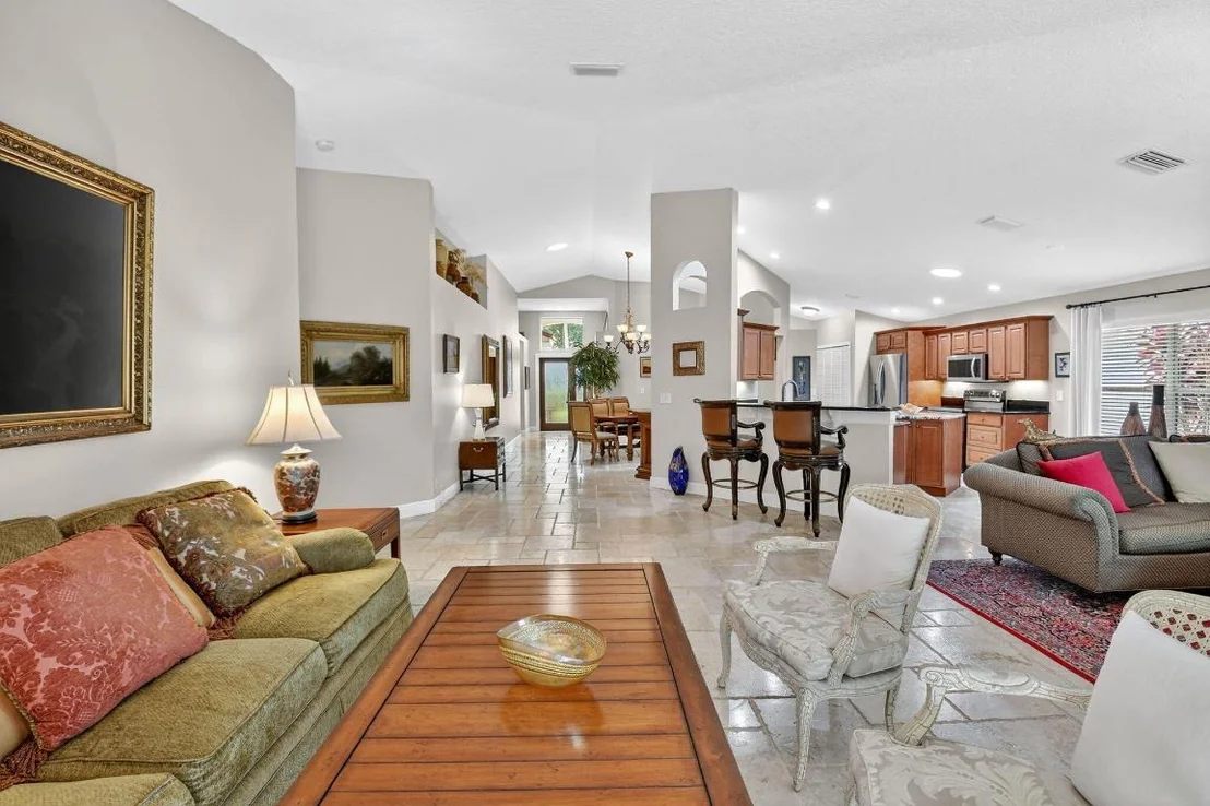 Photo of 523 Canoe Point