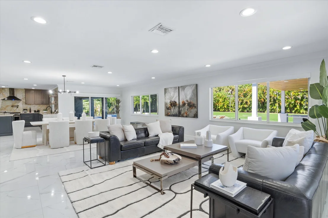 Photo of 7647 Lawrence Road
