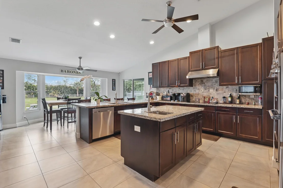 Photo of 13376 Compton Road