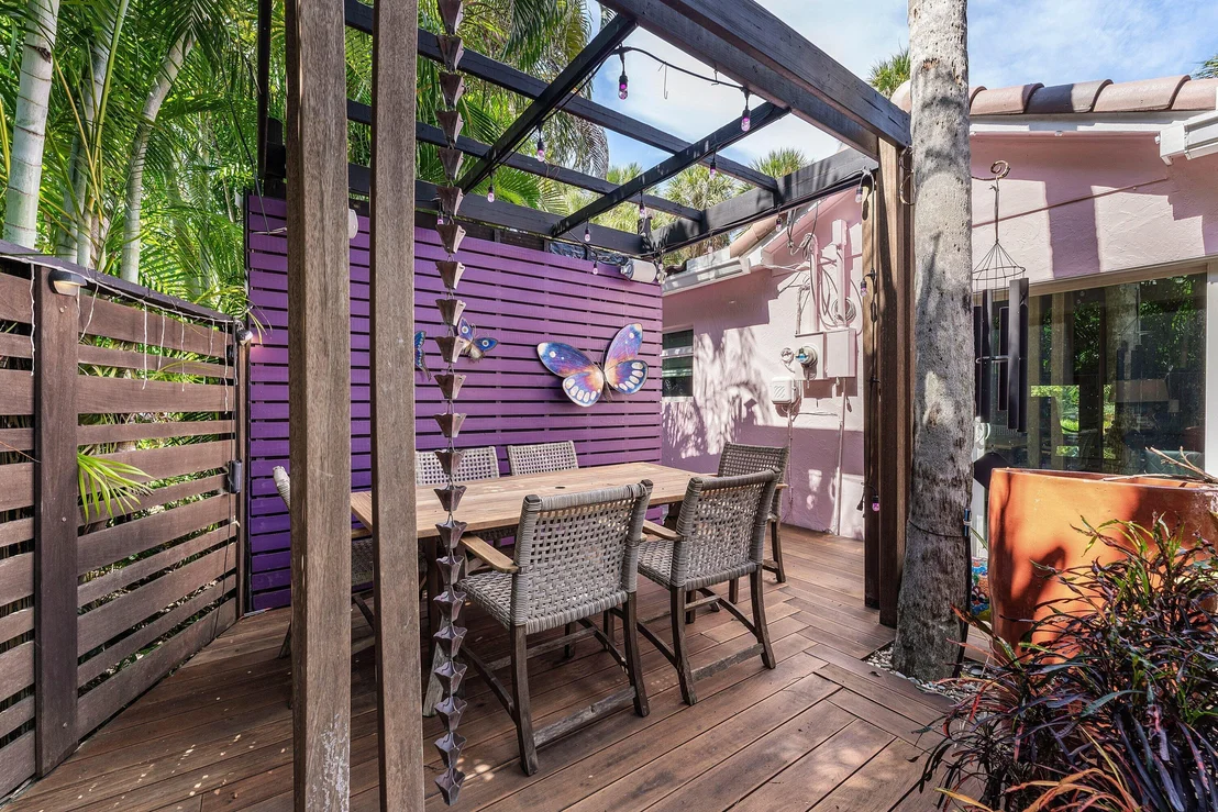 Photo of 742 PARK Drive W