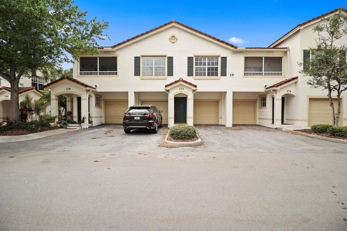 Photo of 272 SE Kitching Circle