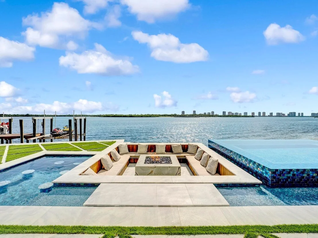 Photo of 712 Lakeside Circle