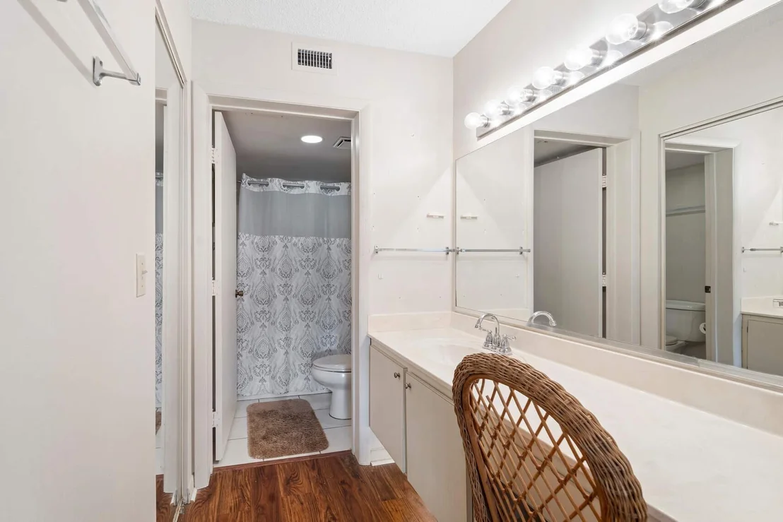 Photo of Unit C at 1001 Pinecrest Circle