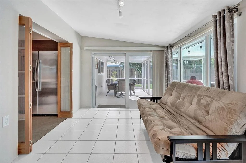 Photo of 371 SE 5th Avenue