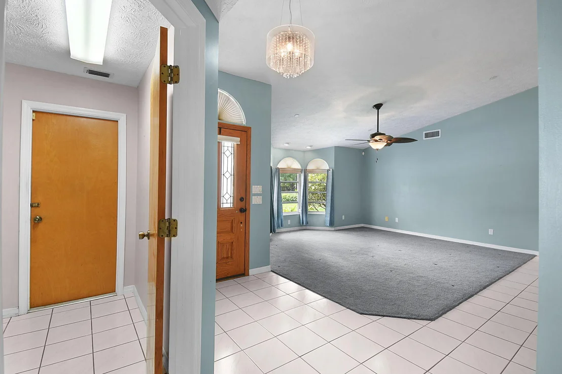Photo of 895 SE Waterside Way
