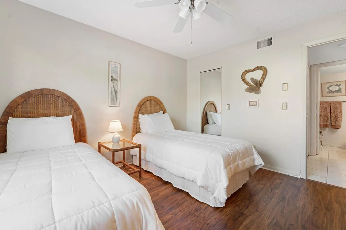 Photo of Unit C at 1001 Pinecrest Circle