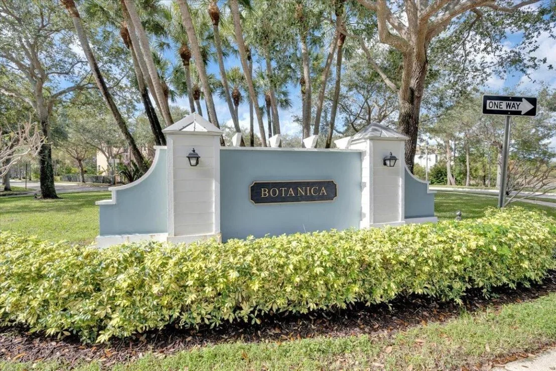 Photo of 120 W Bay Cedar Circle