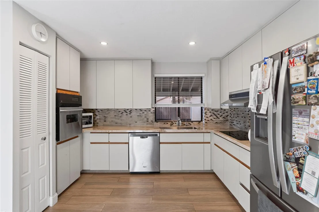 Photo of 2177 Montpeliar