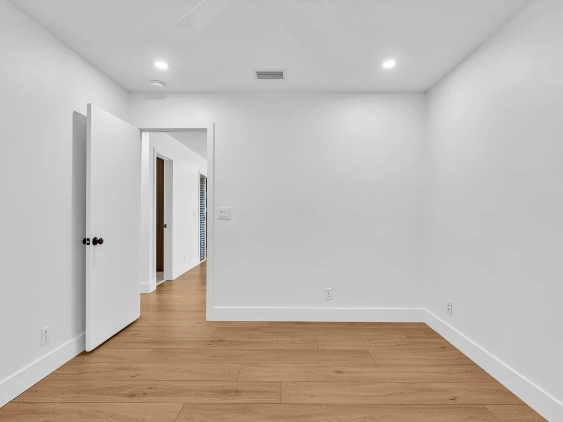 Photo of 3264 Lakeview Drive