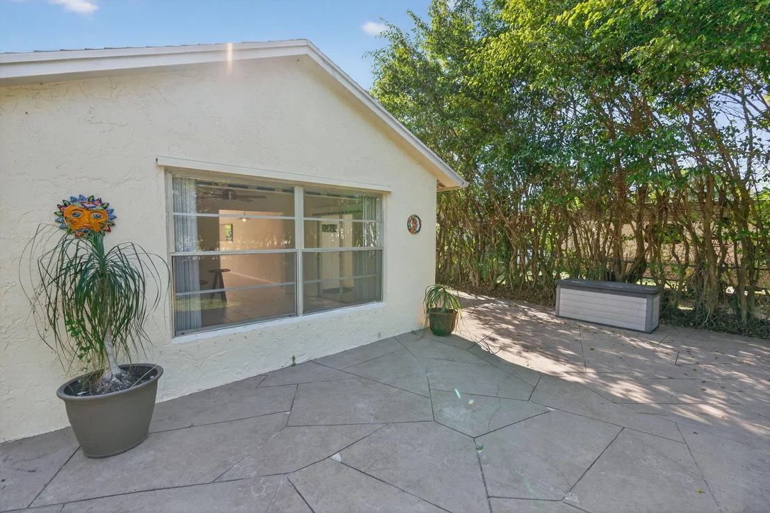 Photo of 130 Lakeside Circle