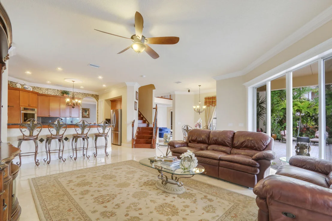 Photo of 533 Edgebrook Lane
