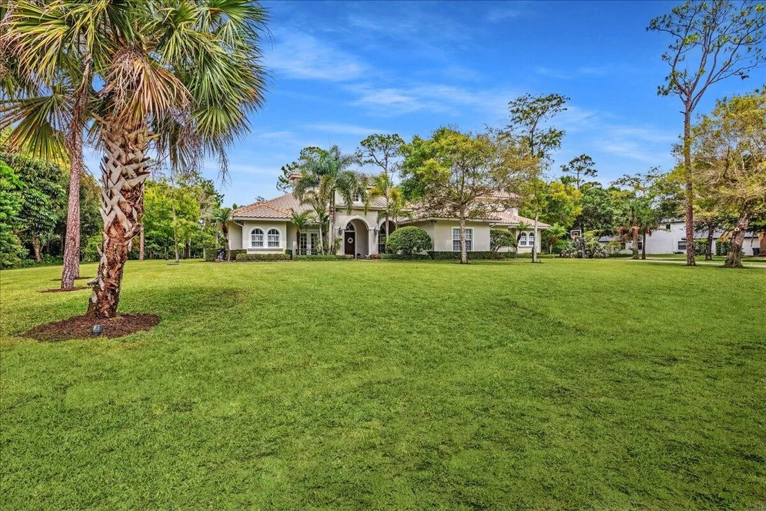 Photo of 378 Squire Drive