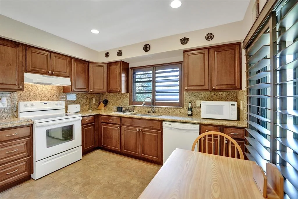 Photo of Unit B at 4761 Greentree Crescent