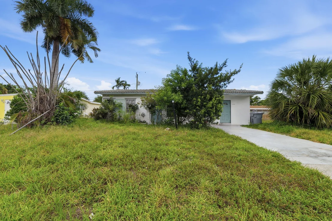 Photo of 1640 NE 32ND Place