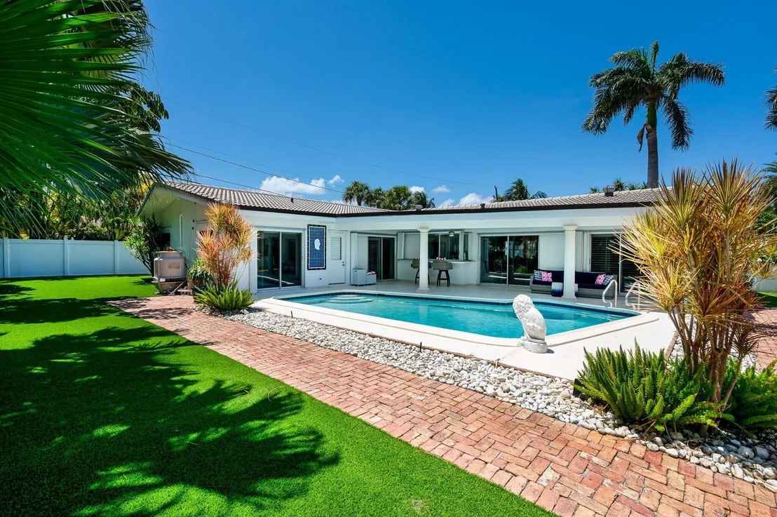 Photo of 810 Valencia Drive