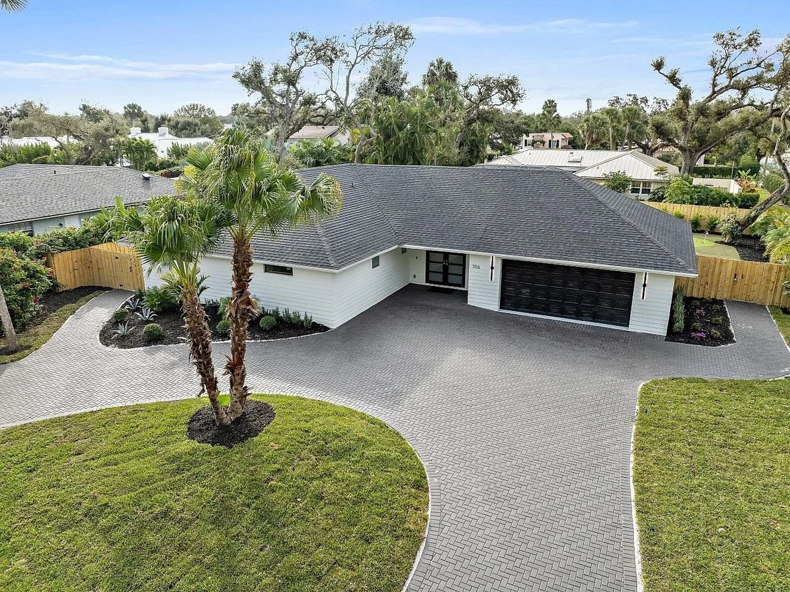 Photo of 706 Flamevine Lane