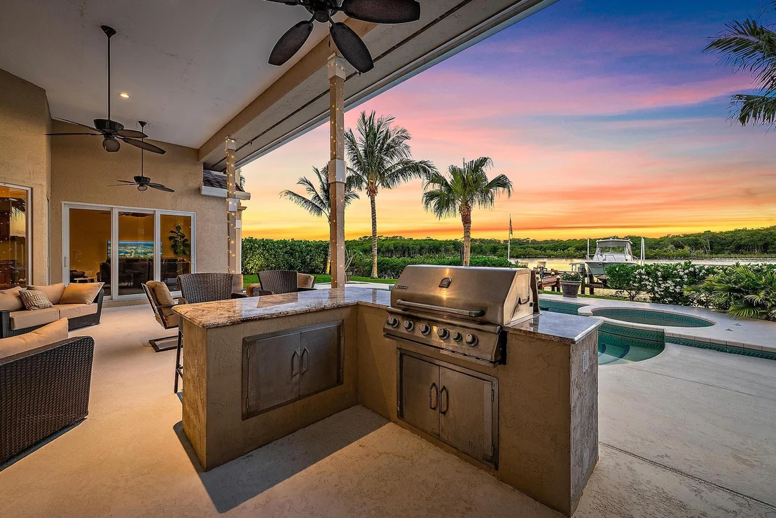 Photo of 8575 SE Water Oak Place
