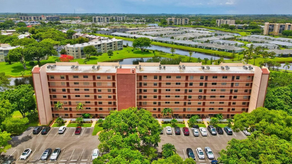 Photo of Unit 708 at 14575 Bonaire Boulevard