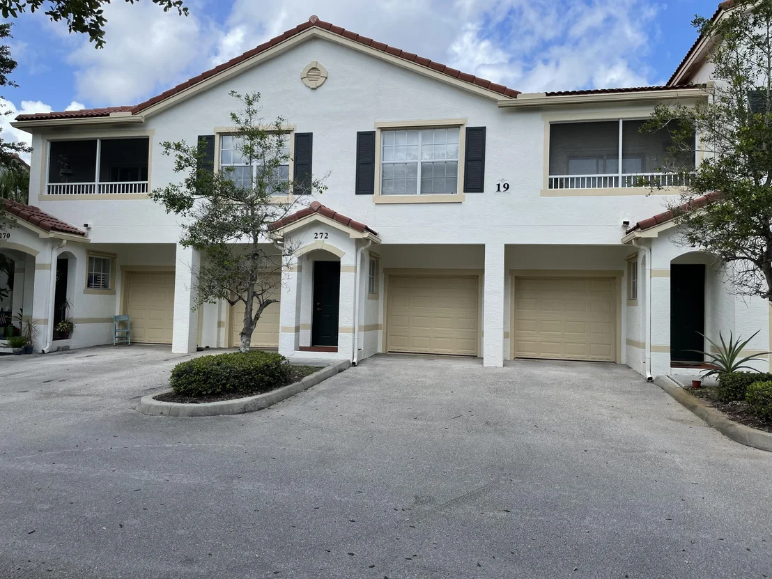 Photo of 272 SE Kitching Circle