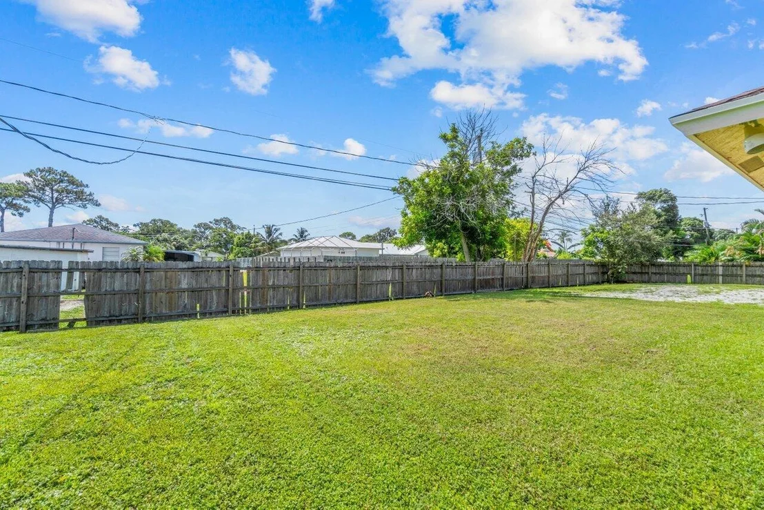 Photo of 352 Fleming Avenue