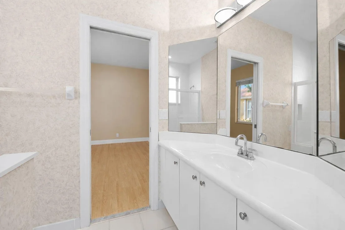 Photo of 2579 Mayfair Lane