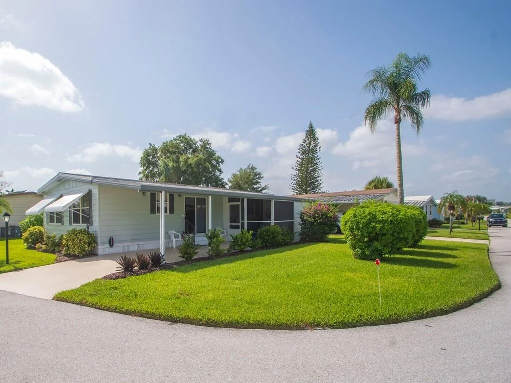 Photo of 174 NE Emerald Drive