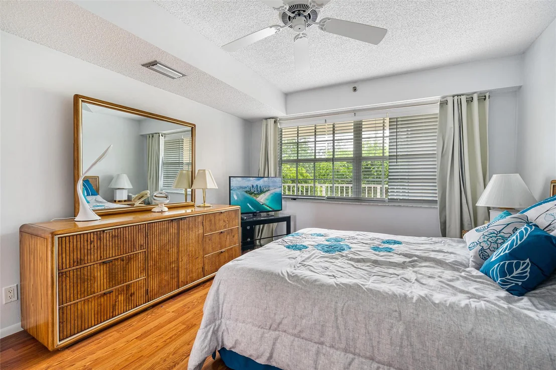 Photo of Unit 310 at 3507 Oaks Way