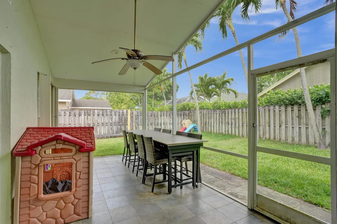 Photo of 6067 Hollywood Street