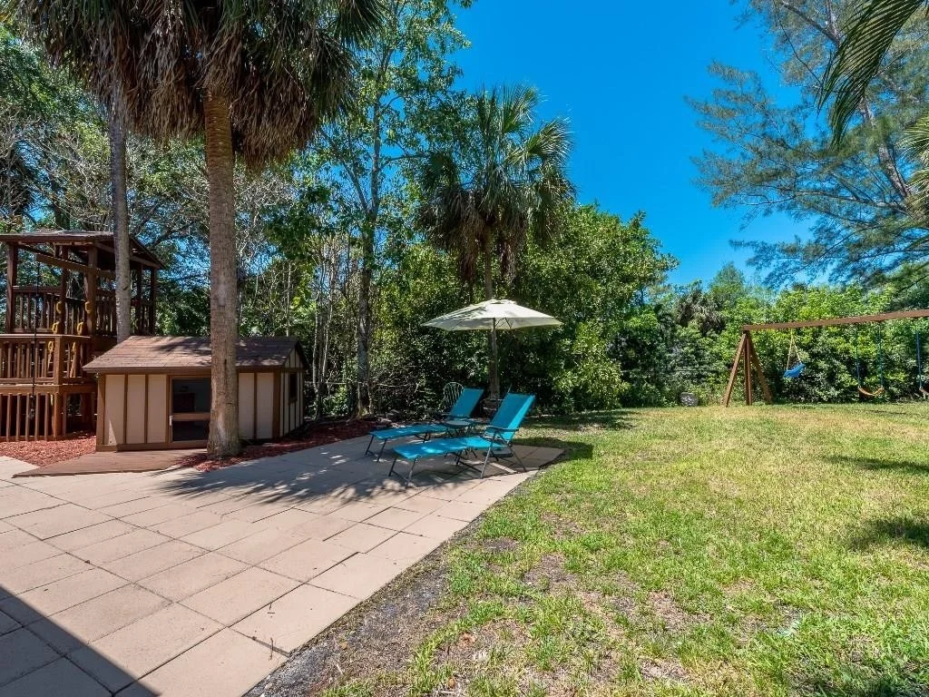 Photo of 7650 Live Oak Drive