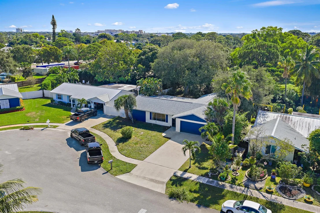 Photo of 404 Highwood Circle