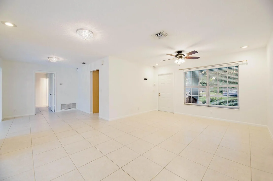 Photo of 643 Lindell Boulevard