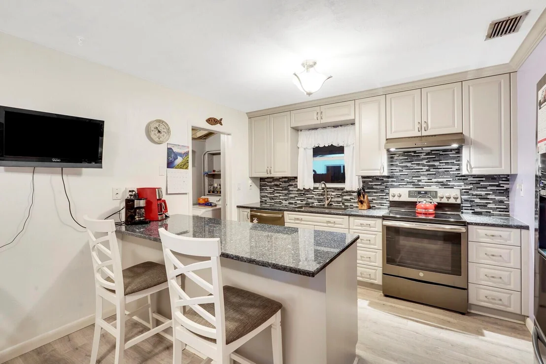 Photo of 640 NE 23 Court