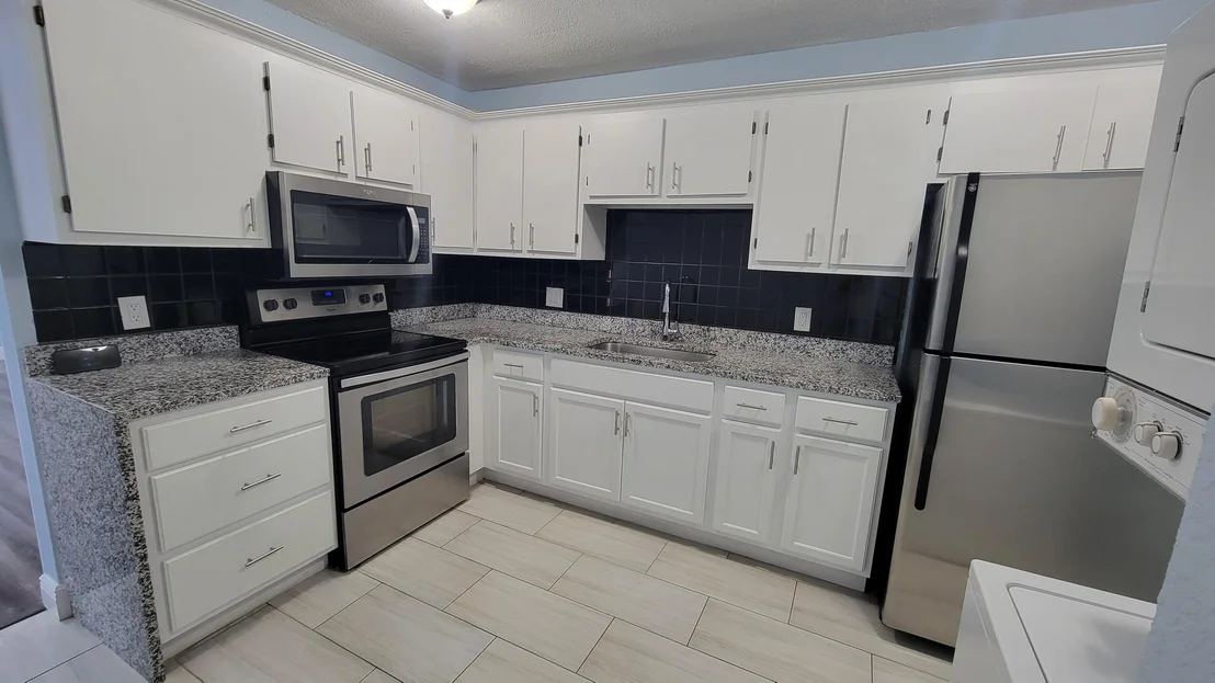Photo of 1096 Manor Drive