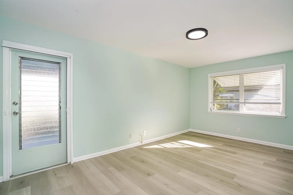 Photo of Unit D at 560 High Point Drive
