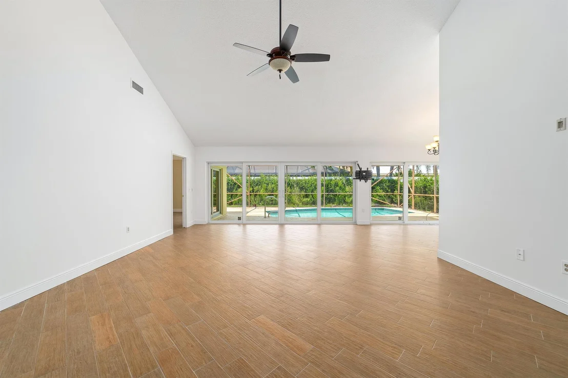 Photo of 418 River Edge Road