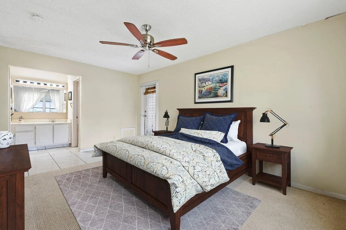 Photo of Unit D at 560 High Point Drive
