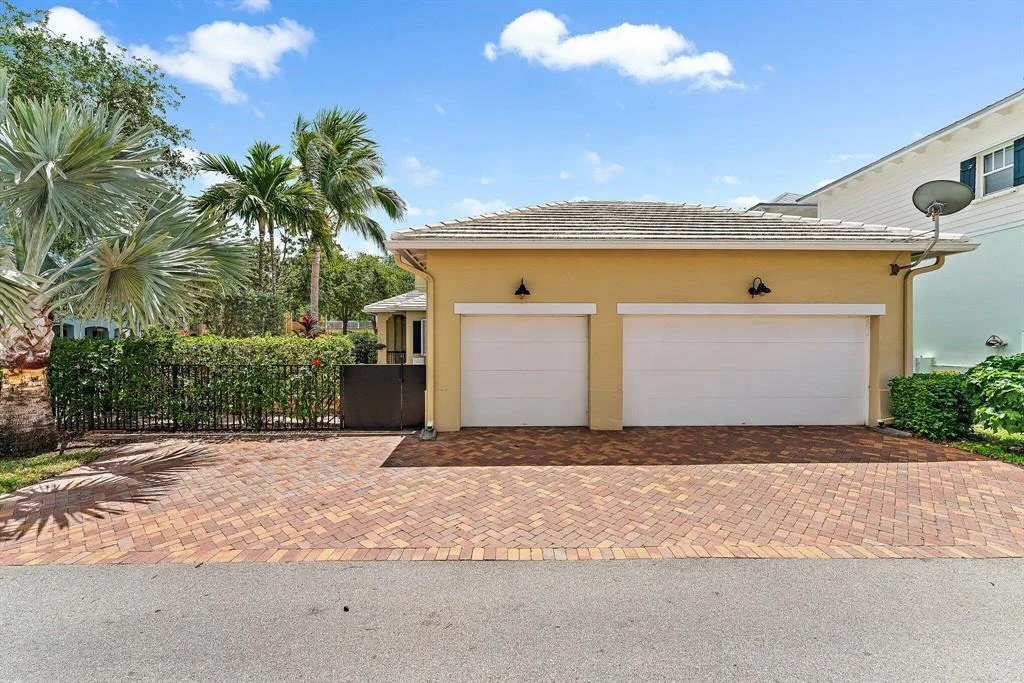 Photo of 231 W Bay Cedar Circle