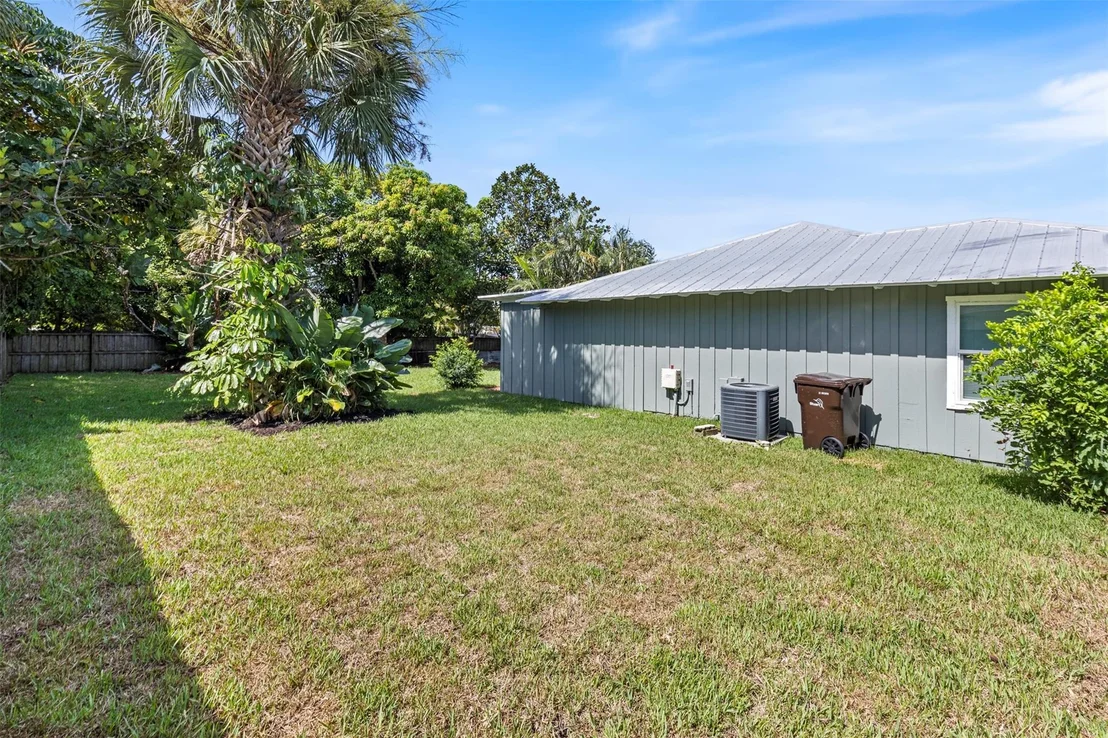 Photo of 333 SW Manor Drive