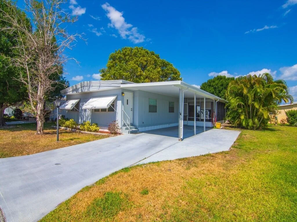 Photo of 300 NE Opal Drive
