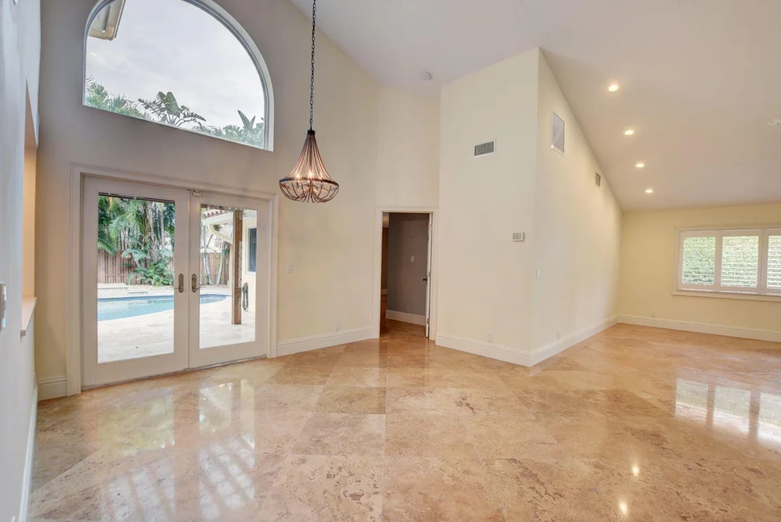 Photo of 327 Seneca Lane