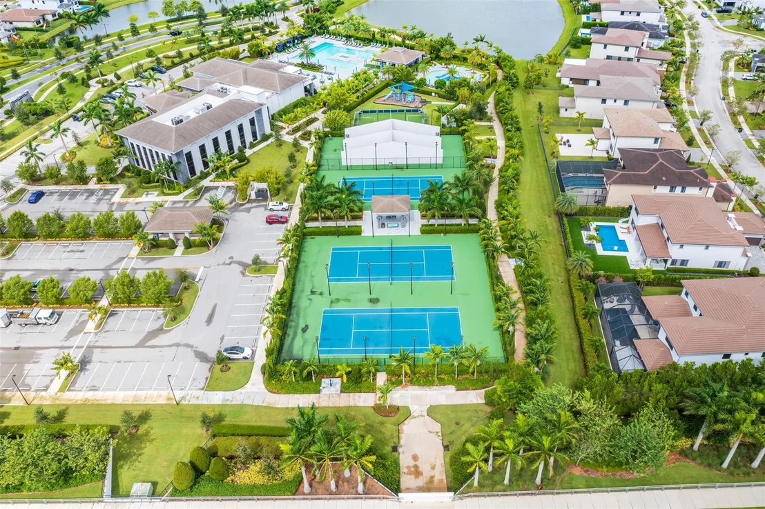 Photo of 8540 Lakeside Drive