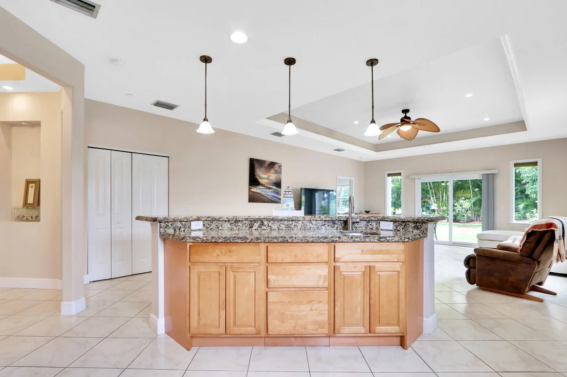 Photo of 17580 Cinquez Park Road E