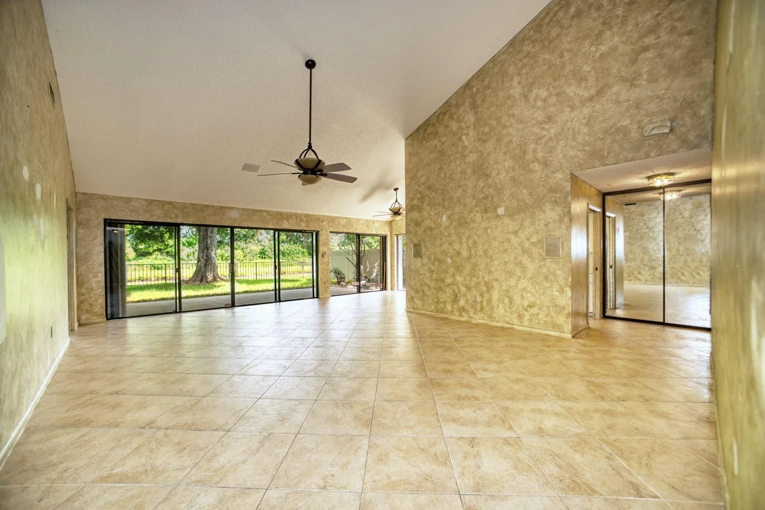 Photo of 2575 Iroquois Circle