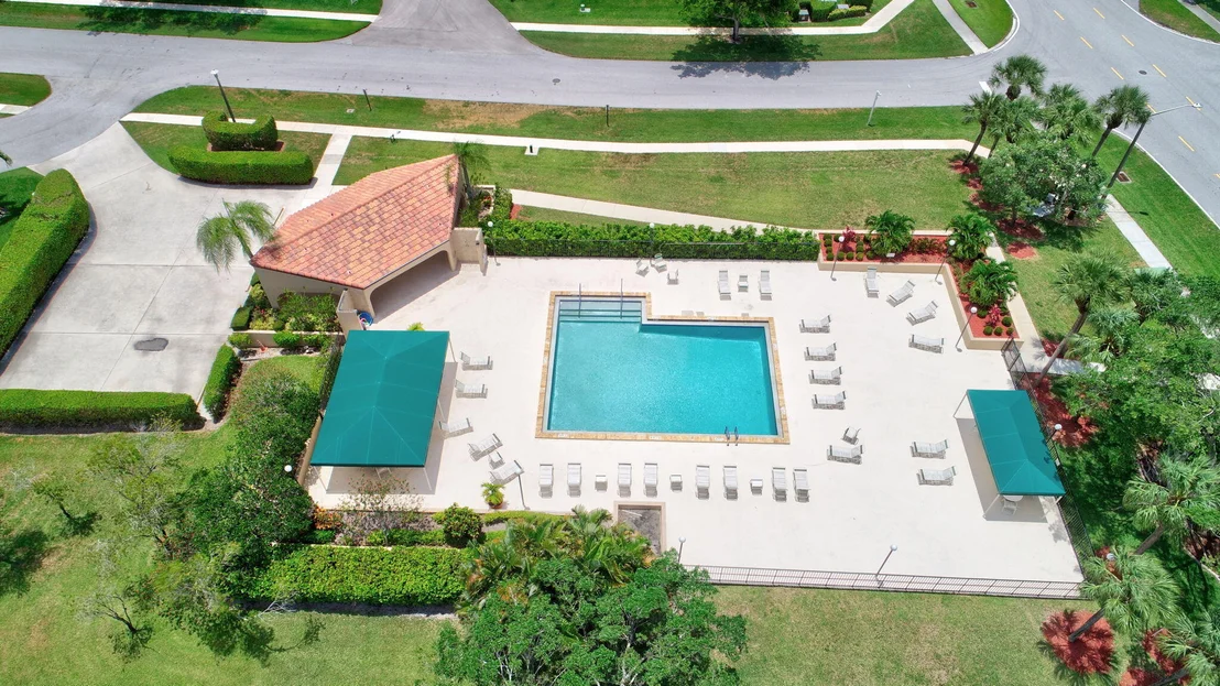 Photo of 7147 Le Chalet Boulevard